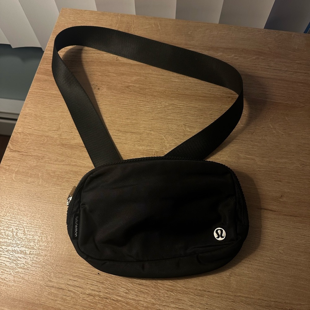 Lululemon Everywhere Belt Bag Mini – Black